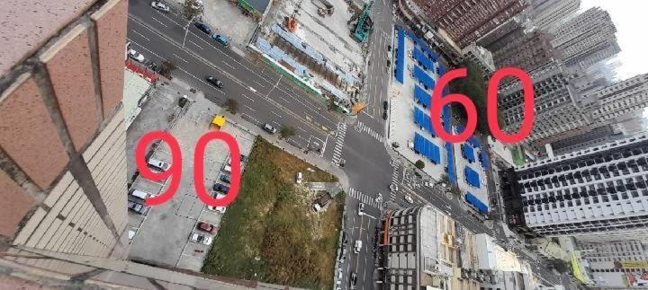 花的家 高鐵左營站前2號出口高鐵路步行3分鐘 最多6位可入住 3間卧房 月租長租 Kaohsiung Exterior photo